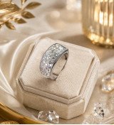 Style haut de gamme  Bague Élégance Cristalline en Rhodium – Effet Pavé Scintillant