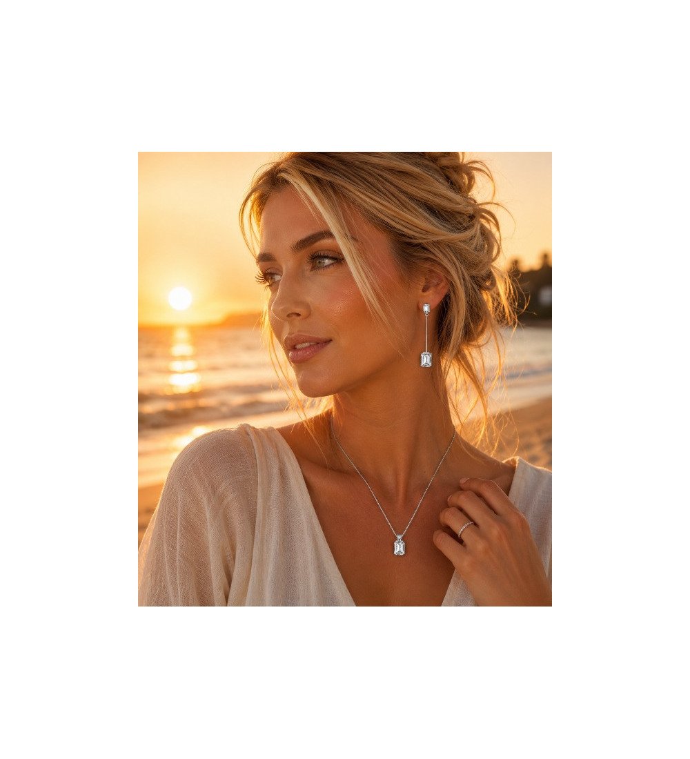 Description complète  Inspirées par la lumière dorée des couchers de soleil sur la côte landaise, les boucles d’oreilles Éléganc