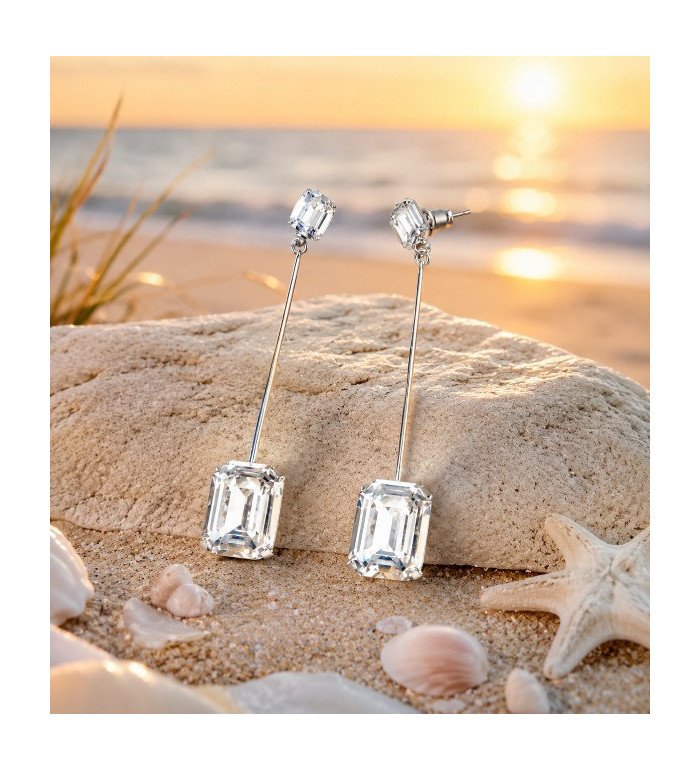 Description complète  Inspirées par la lumière dorée des couchers de soleil sur la côte landaise, les boucles d’oreilles Éléganc
