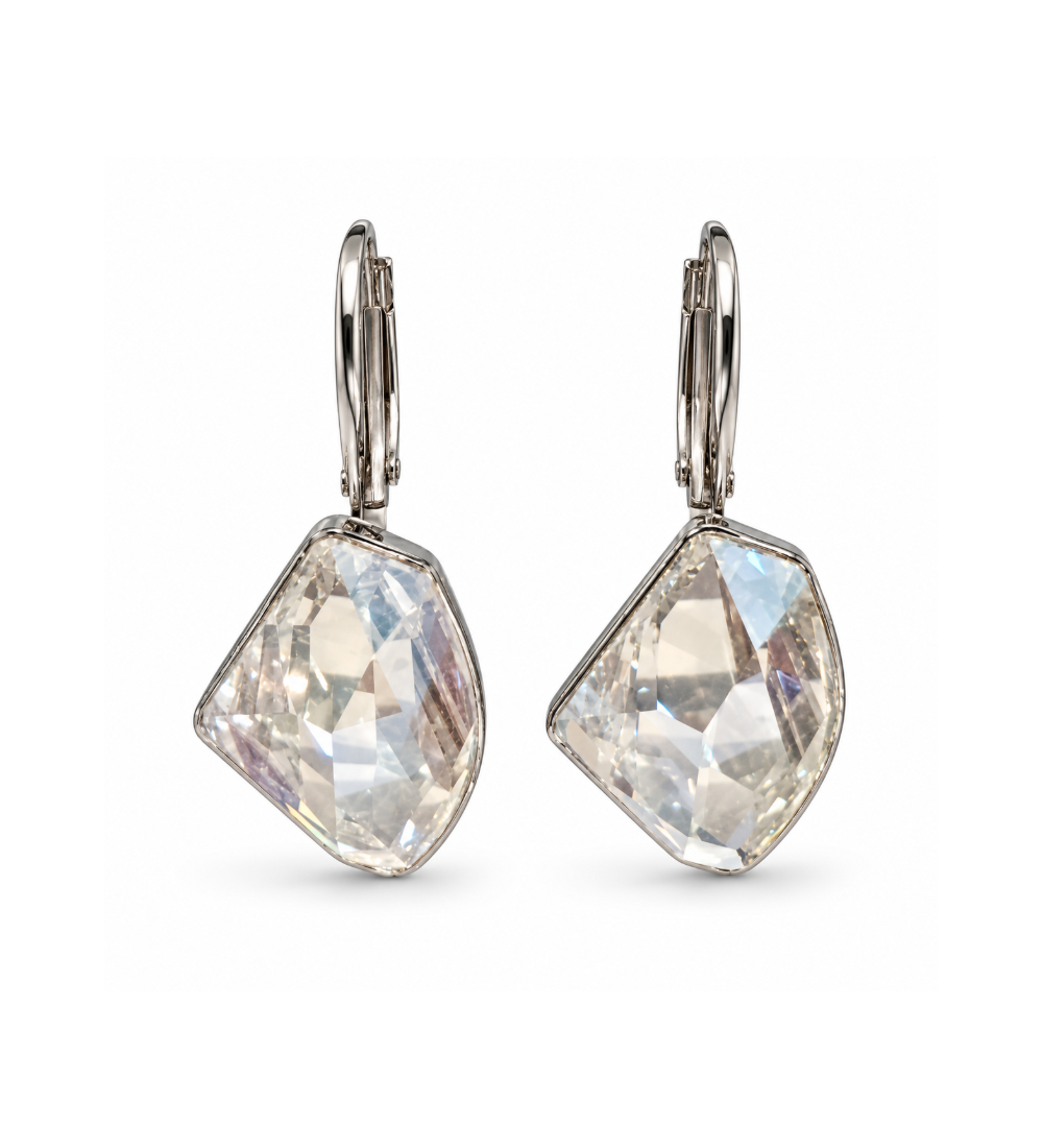 Boucles d’oreilles artisanales ornées de cristaux Swarovski aux contours asymétriques